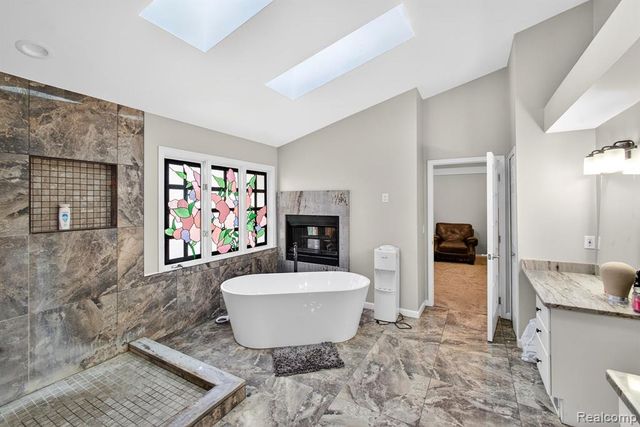 5874 Orchard Woods Drive, West Bloomfield, MI 48324