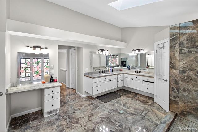 5874 Orchard Woods Drive, West Bloomfield, MI 48324