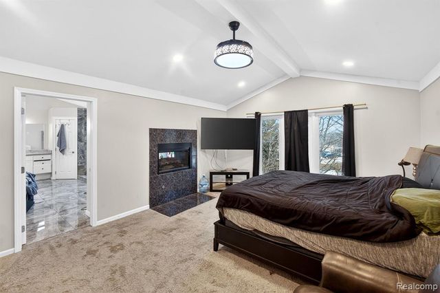 5874 Orchard Woods Drive, West Bloomfield, MI 48324