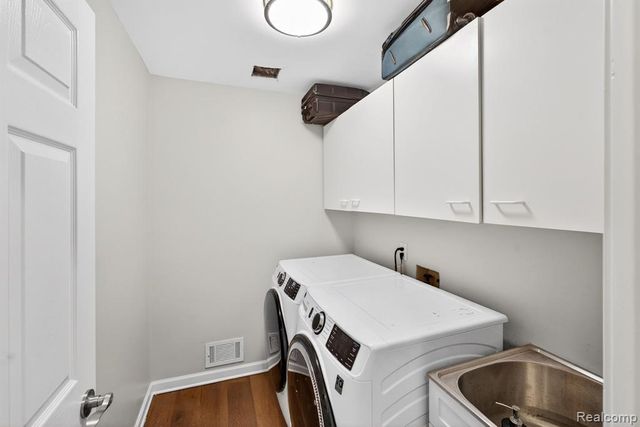 5874 Orchard Woods Drive, West Bloomfield, MI 48324