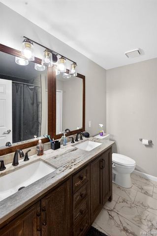 5874 Orchard Woods Drive, West Bloomfield, MI 48324