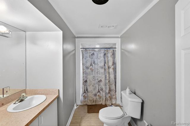 5874 Orchard Woods Drive, West Bloomfield, MI 48324