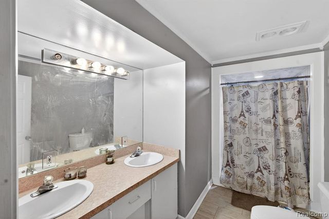 5874 Orchard Woods Drive, West Bloomfield, MI 48324