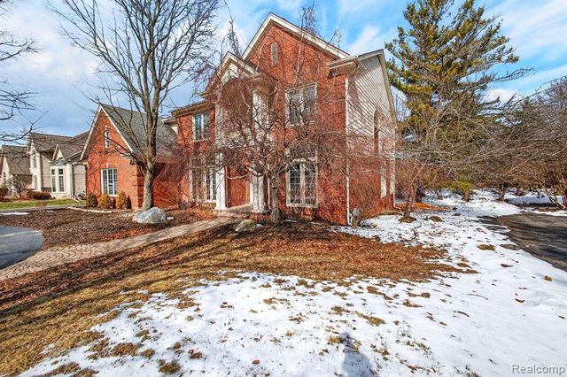 5874 Orchard Woods Drive, West Bloomfield, MI 48324