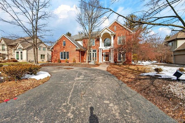 5874 Orchard Woods Drive, West Bloomfield, MI 48324