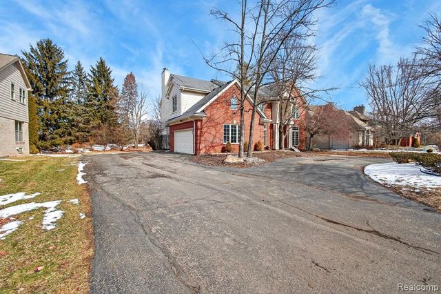 5874 Orchard Woods Drive, West Bloomfield, MI 48324