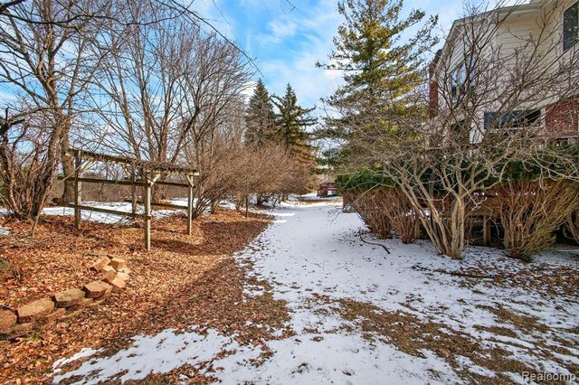 5874 Orchard Woods Drive, West Bloomfield, MI 48324