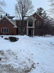 5874 Orchard Woods Drive, West Bloomfield, MI 48324