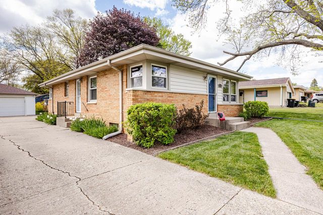 4123 95th STREET, Wauwatosa, WI 53222