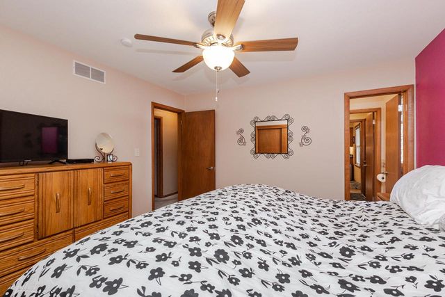 4123 95th STREET, Wauwatosa, WI 53222