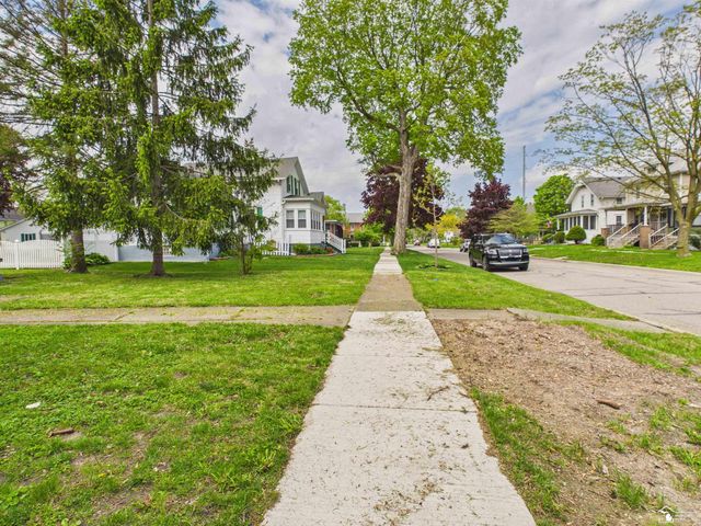 720 E 2nd Street, Monroe, MI 48161