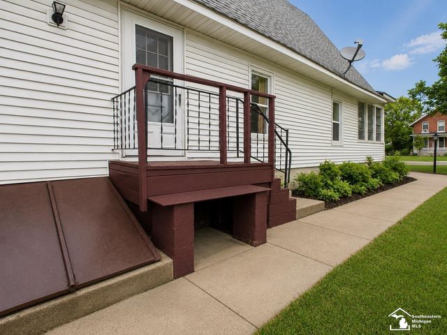 720 E 2nd Street, Monroe, MI 48161