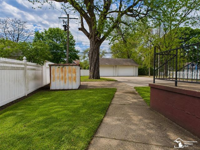 720 E 2nd Street, Monroe, MI 48161