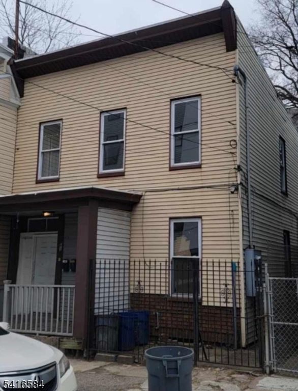 63 Plum St, Paterson City, NJ 07503