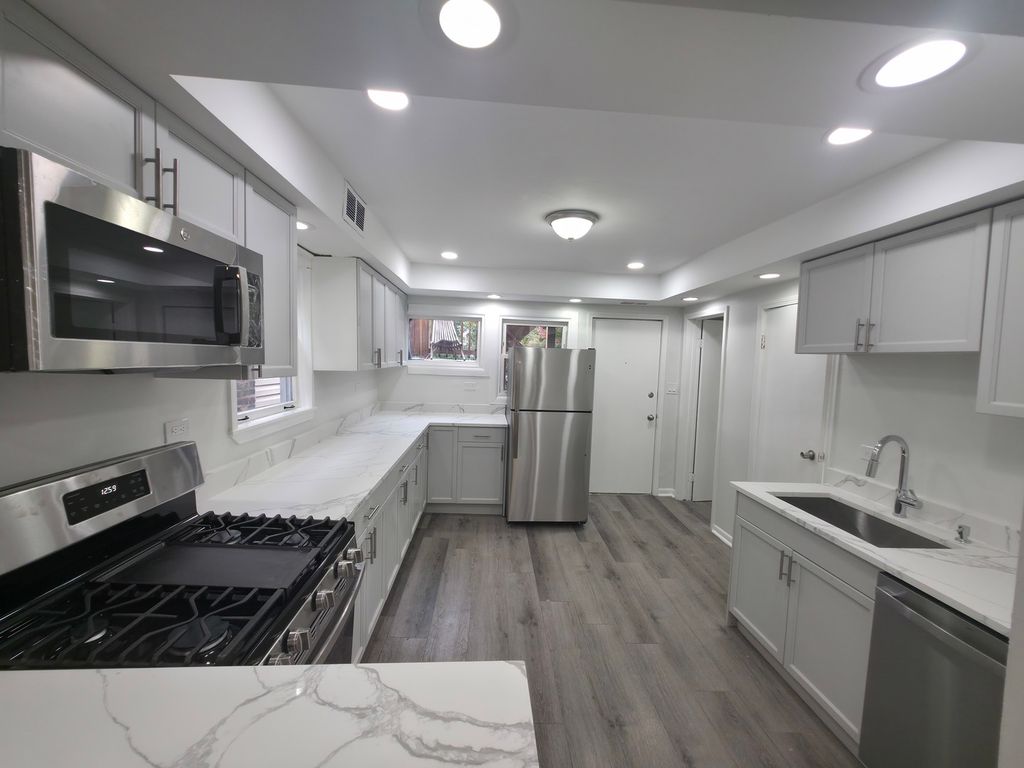 1726 N Sawyer Avenue, Chicago, IL 60647 — photo 2