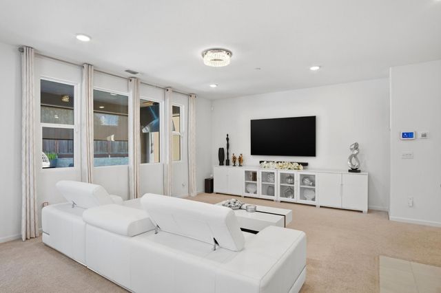 1582 Ivy Ln, Tracy, CA 95376