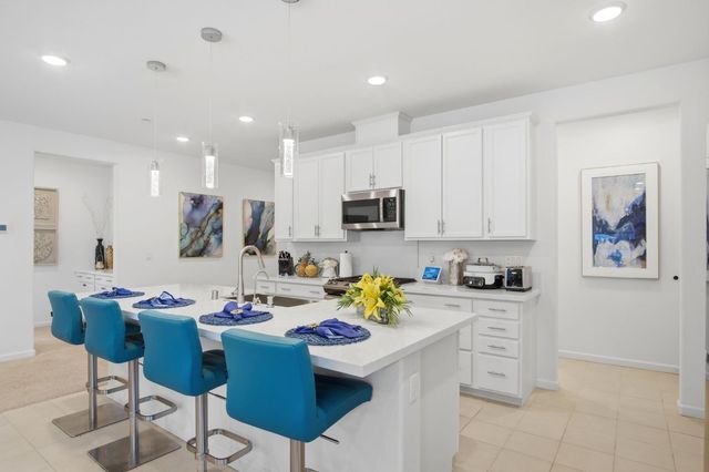 1582 Ivy Ln, Tracy, CA 95376