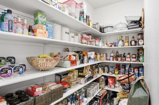 1582 Ivy Ln, Tracy, CA 95376