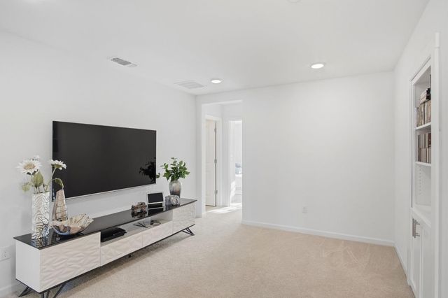 1582 Ivy Ln, Tracy, CA 95376