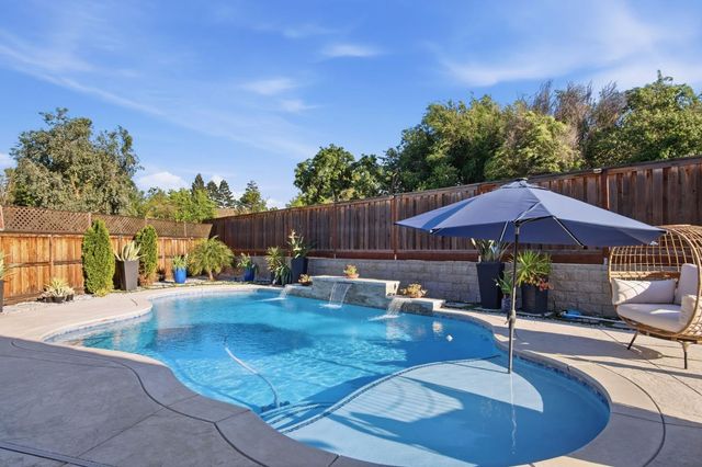 1582 Ivy Ln, Tracy, CA 95376