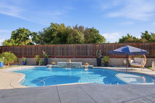 1582 Ivy Ln, Tracy, CA 95376