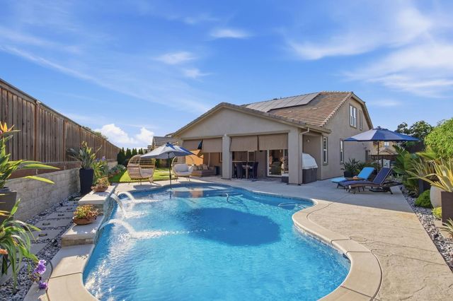 1582 Ivy Ln, Tracy, CA 95376