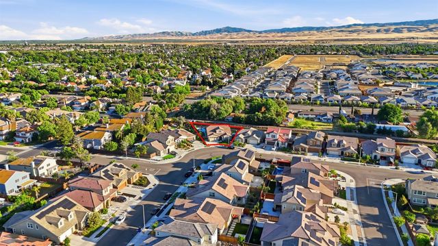 1582 Ivy Ln, Tracy, CA 95376