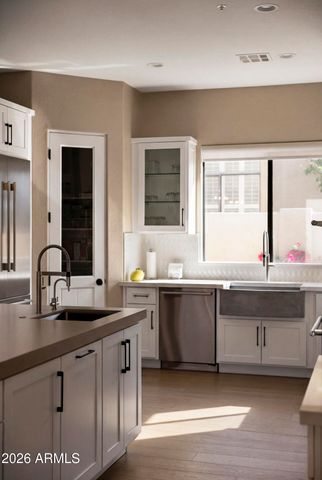 8084 E WINDWOOD Lane, Scottsdale, AZ 85255