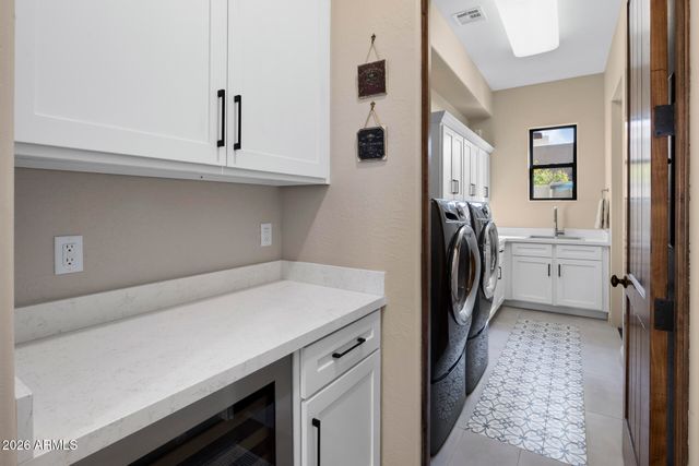 8084 E WINDWOOD Lane, Scottsdale, AZ 85255