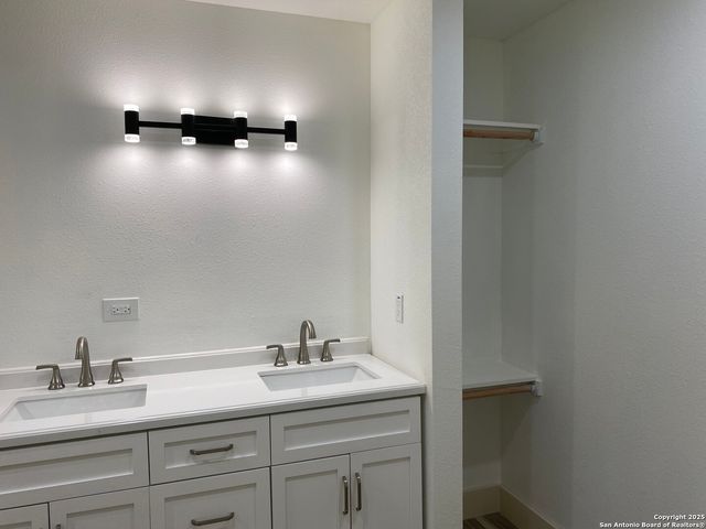 2122 CINCINNATI AVE, San Antonio, TX 78228