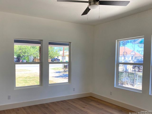 2122 CINCINNATI AVE, San Antonio, TX 78228