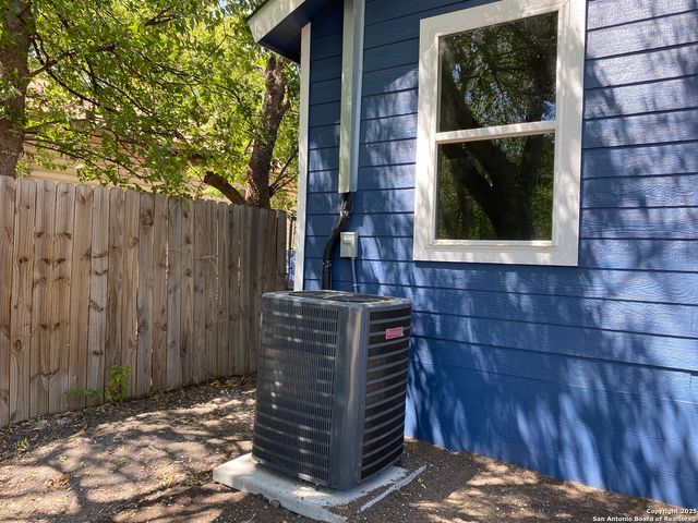 2122 CINCINNATI AVE, San Antonio, TX 78228