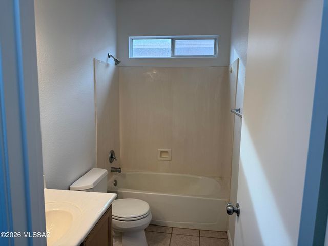 9435 N Painted Sky Drive, Tucson, AZ 85743
