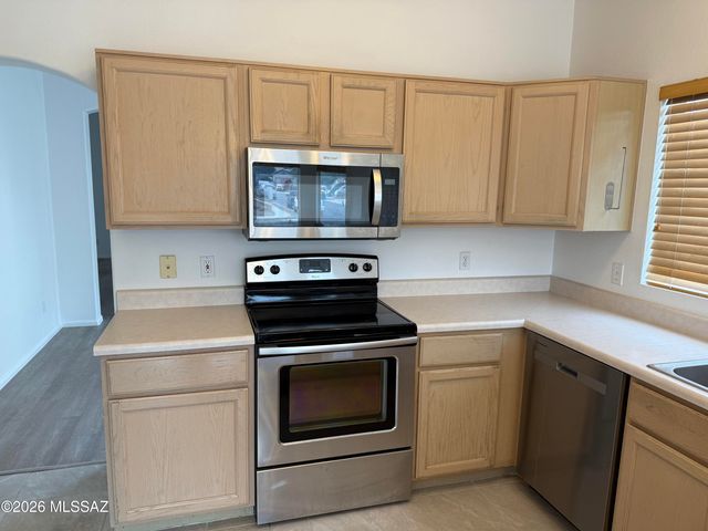 9435 N Painted Sky Drive, Tucson, AZ 85743