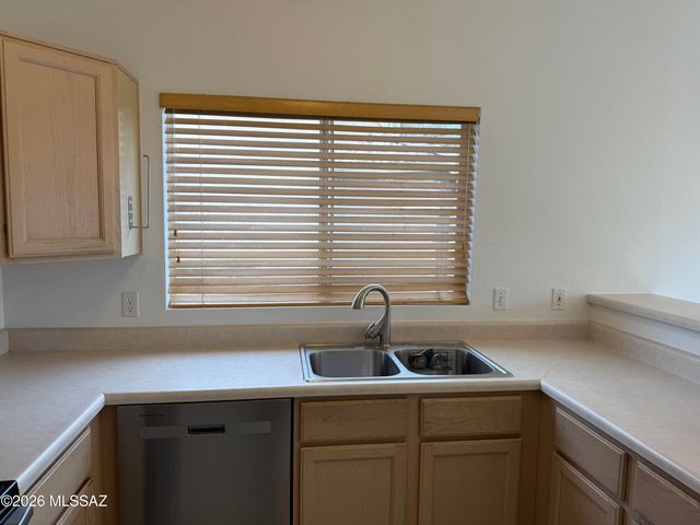 9435 N Painted Sky Drive, Tucson, AZ 85743