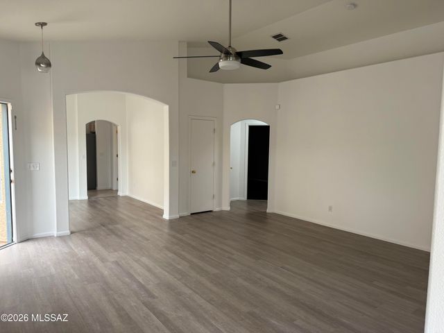 9435 N Painted Sky Drive, Tucson, AZ 85743