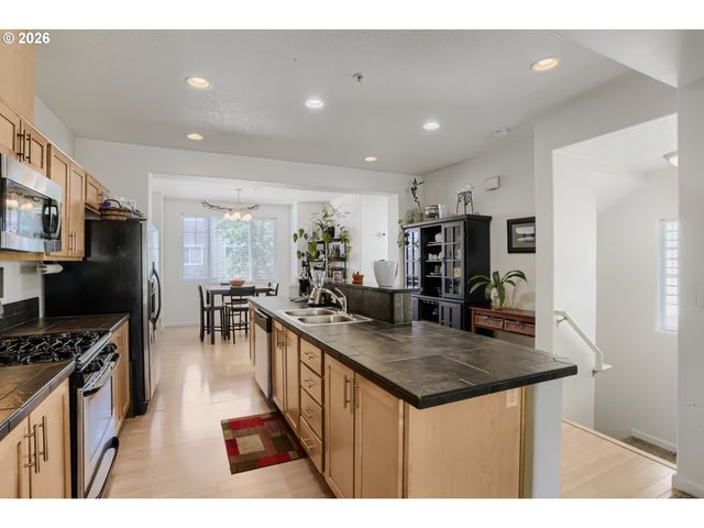 595 Nw 118TH Ave 101, Portland, OR 97229