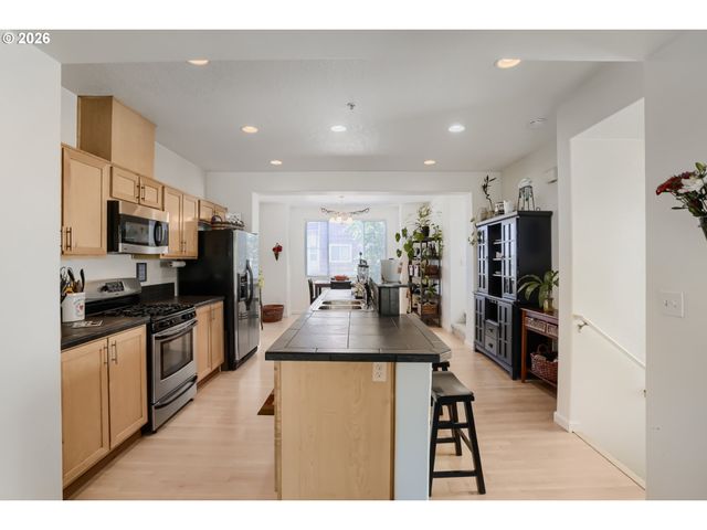 595 Nw 118TH Ave 101, Portland, OR 97229