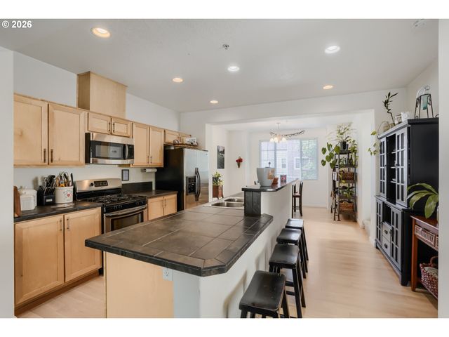 595 Nw 118TH Ave 101, Portland, OR 97229