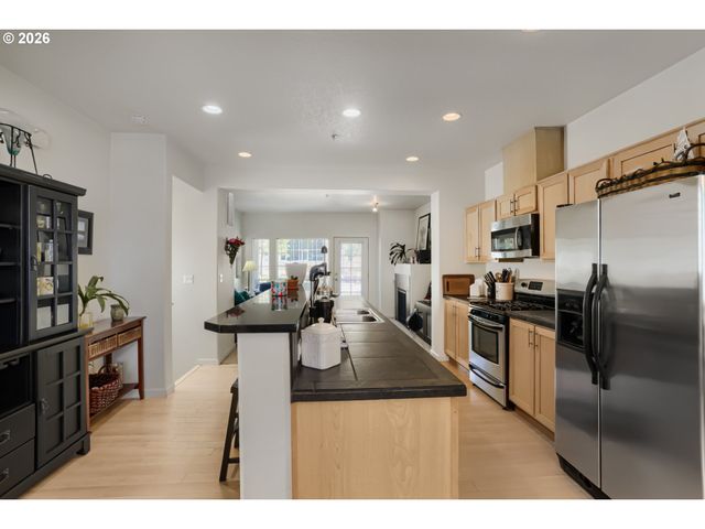 595 Nw 118TH Ave 101, Portland, OR 97229