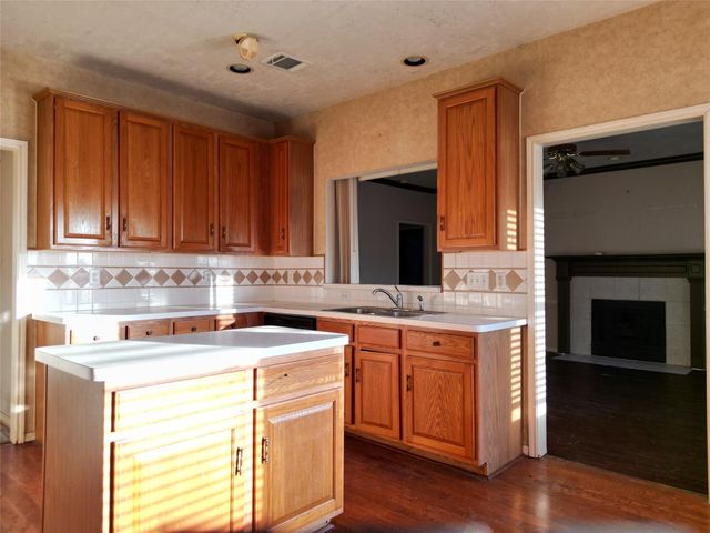 2906 Little Branch Court, Houston, TX 77082
