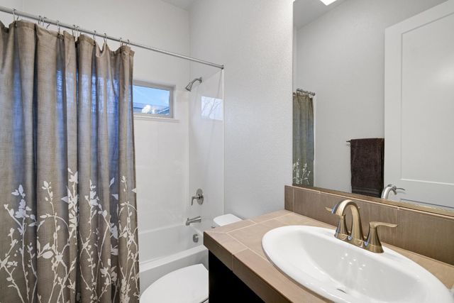 200 Moisant Ct, Lincoln, CA 95648