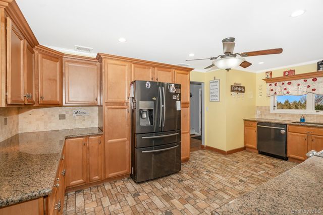 3 Aron Street, Smithtown, NY 11787