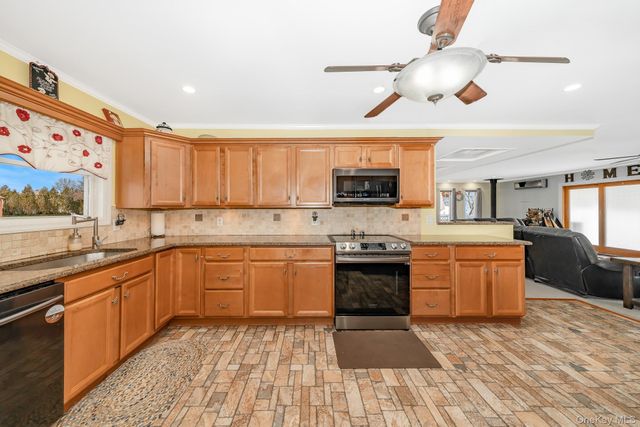 3 Aron Street, Smithtown, NY 11787