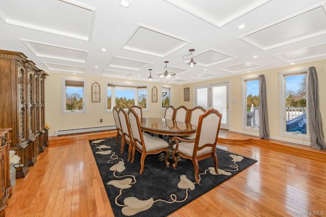 3 Aron Street, Smithtown, NY 11787