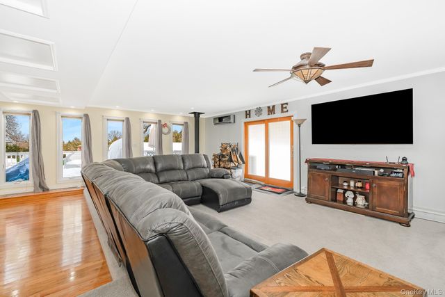 3 Aron Street, Smithtown, NY 11787