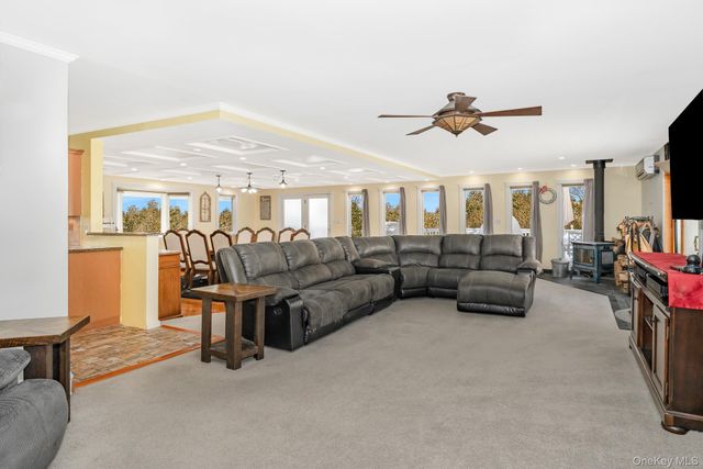 3 Aron Street, Smithtown, NY 11787