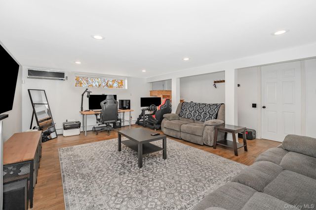 3 Aron Street, Smithtown, NY 11787