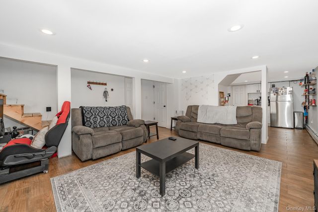 3 Aron Street, Smithtown, NY 11787