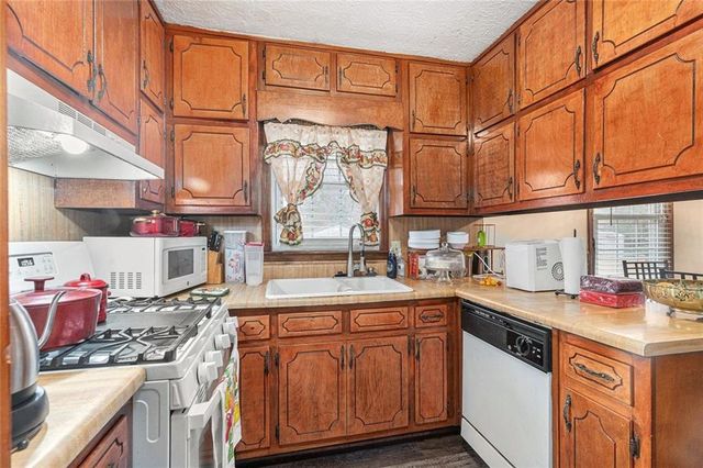 1913 Amberwood Court, Griffin, GA 30223